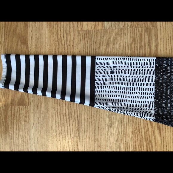 Onzie Striped Leggings - Picture 3 of 4